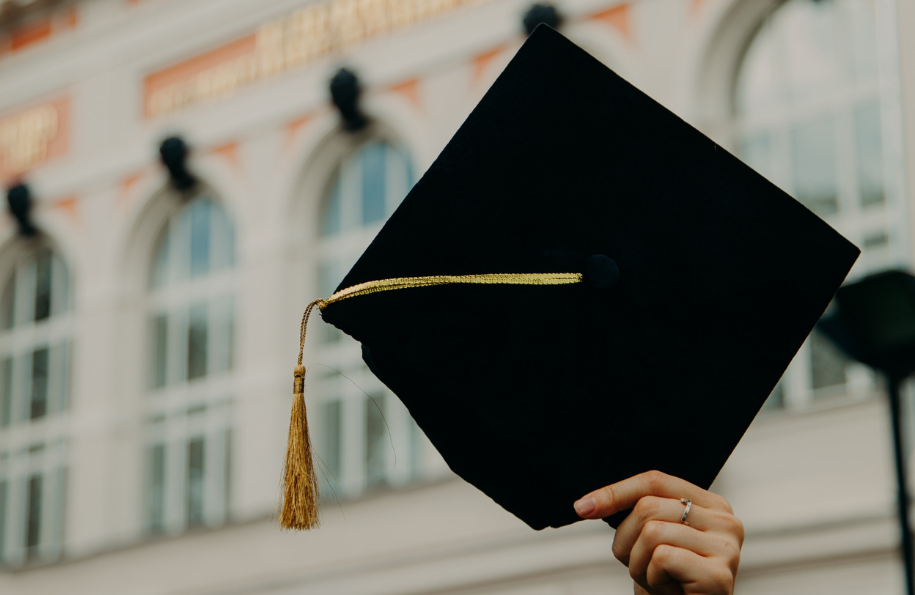 Navigating Your Submit-Commencement Profession: A Information to Selecting the Proper Navigating Your Submit-Commencement Profession: A Information to Selecting the Proper